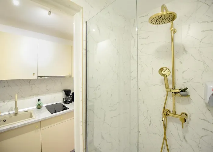Appartement Tropical Feel - 2br At Sala Palatului Boekarest